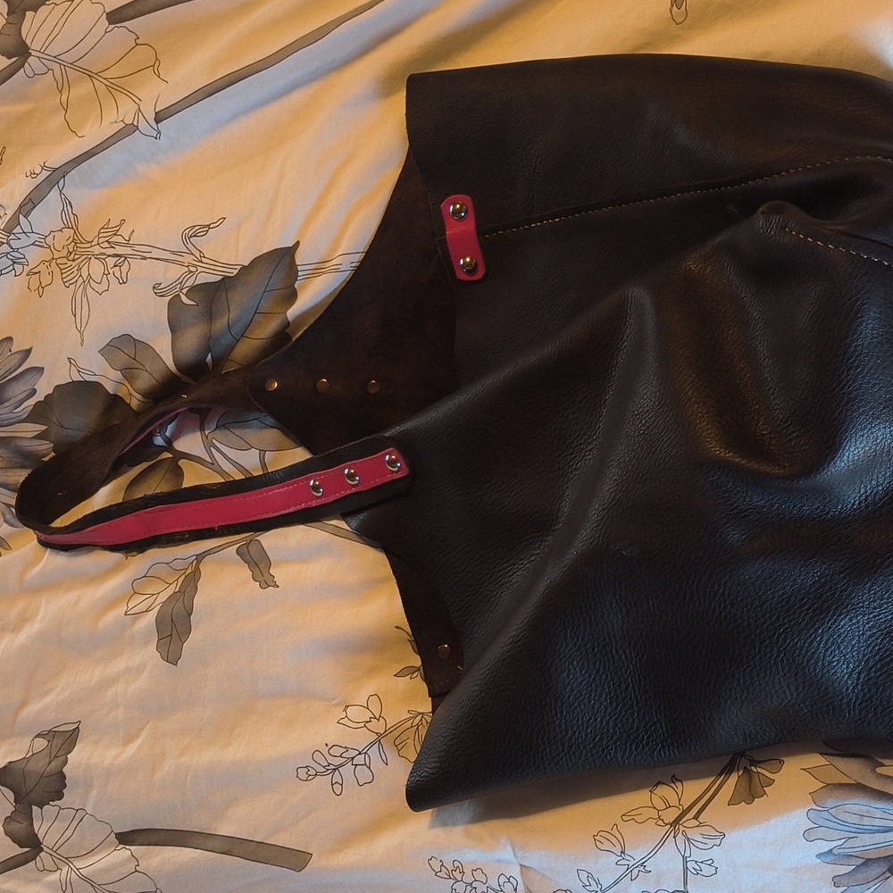 Large leather tote - Picture 5 of 7